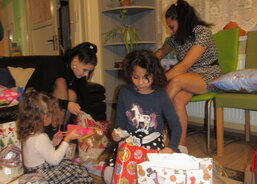 vánoční rozbalování dárečků